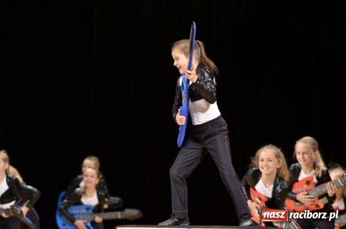 Zdjęcie w galerii na portalu naszraciborz.pl: X Powiatowy Festiwal Twórczości Artystycznej - konkurs tańca wiadomości z regionu