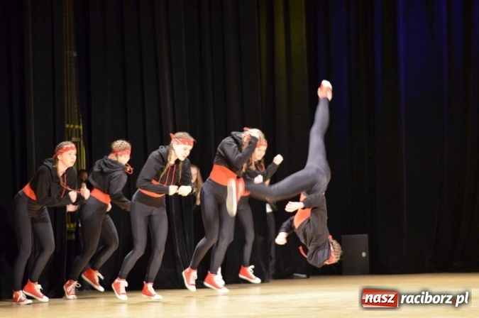 Zdjęcie w galerii na portalu naszraciborz.pl: X Powiatowy Festiwal Twórczości Artystycznej - konkurs tańca wiadomości z regionu
