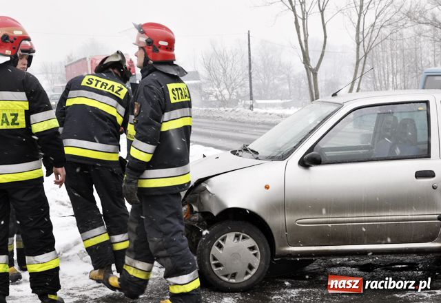 Zdjęcie w galerii na portalu naszraciborz.pl: Wypadek na Rybnickiej. Zderzenie 3 aut wiadomości z regionu