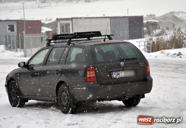 Zdjęcie w galerii na portalu naszraciborz.pl: Wypadek na Rybnickiej. Zderzenie 3 aut wiadomości z regionu