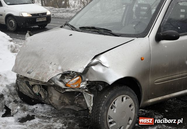 Zdjęcie w galerii na portalu naszraciborz.pl: Wypadek na Rybnickiej. Zderzenie 3 aut wiadomości z regionu