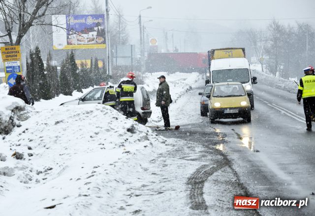 Zdjęcie w galerii na portalu naszraciborz.pl: Wypadek na Rybnickiej. Zderzenie 3 aut wiadomości z regionu