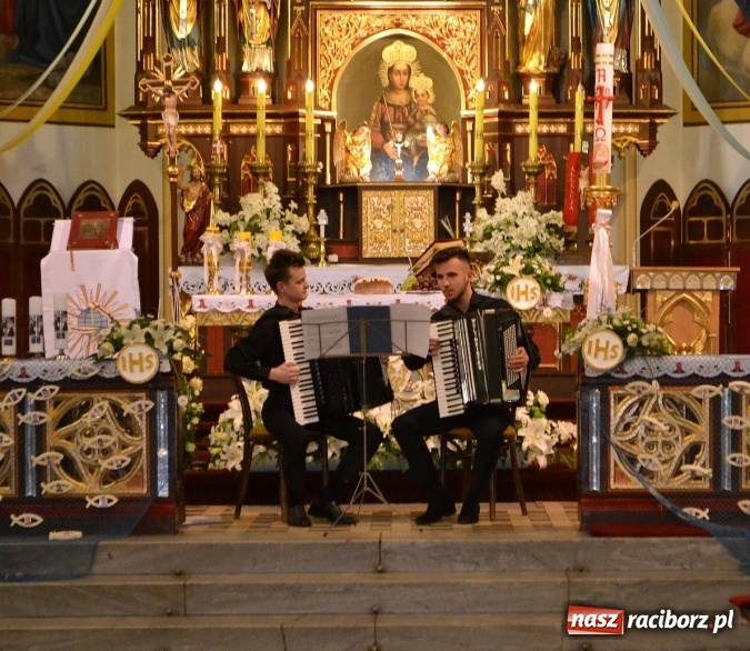 Zdjęcie w galerii na portalu naszraciborz.pl: Akordeoniści z Ukrainy zagrali na Ostrogu  wiadomości z regionu