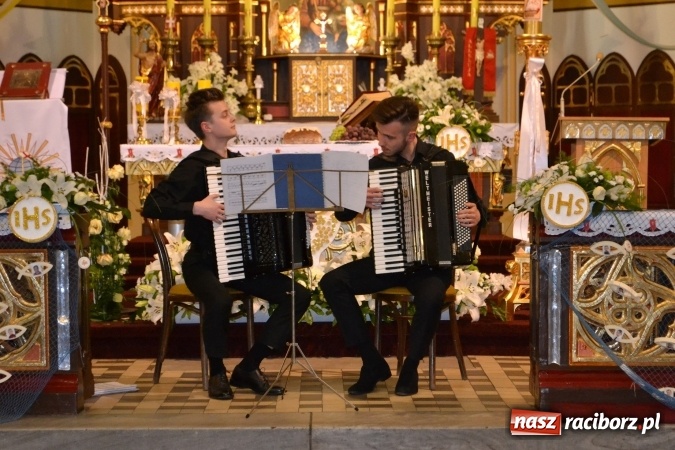 Zdjęcie w galerii na portalu naszraciborz.pl: Akordeoniści z Ukrainy zagrali na Ostrogu  wiadomości z regionu