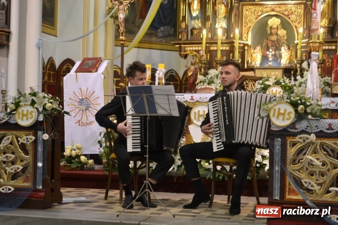 Zdjęcie w galerii na portalu naszraciborz.pl: Akordeoniści z Ukrainy zagrali na Ostrogu  wiadomości z regionu