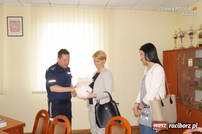 Zdjęcie w galerii na portalu naszraciborz.pl: Raciborscy policjanci wsparli realizację marzenia dzieci z mieszkania rodzinkowego  wiadomości z regionu