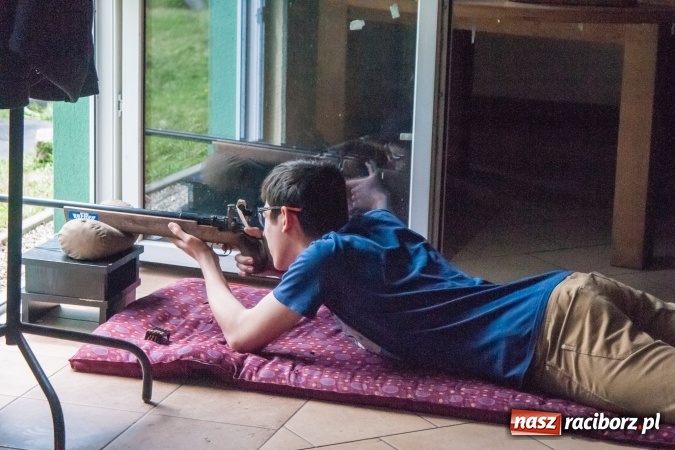 Zdjęcie w galerii na portalu naszraciborz.pl: IX Powiatowe Zawody Strzeleckie uczniów szkół ponadgimnazjalnych za nami. Uczniowie CKZiU nr 2 najlepsi wiadomości z regionu