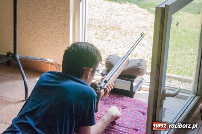 Zdjęcie w galerii na portalu naszraciborz.pl: IX Powiatowe Zawody Strzeleckie uczniów szkół ponadgimnazjalnych za nami. Uczniowie CKZiU nr 2 najlepsi wiadomości z regionu