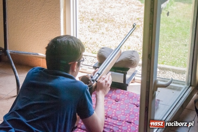 Zdjęcie w galerii na portalu naszraciborz.pl: IX Powiatowe Zawody Strzeleckie uczniów szkół ponadgimnazjalnych za nami. Uczniowie CKZiU nr 2 najlepsi wiadomości z regionu