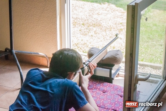 Zdjęcie w galerii na portalu naszraciborz.pl: IX Powiatowe Zawody Strzeleckie uczniów szkół ponadgimnazjalnych za nami. Uczniowie CKZiU nr 2 najlepsi wiadomości z regionu