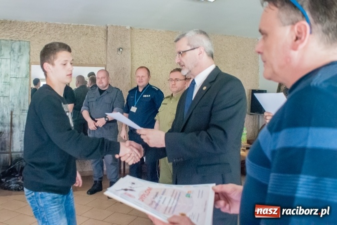 Zdjęcie w galerii na portalu naszraciborz.pl: IX Powiatowe Zawody Strzeleckie uczniów szkół ponadgimnazjalnych za nami. Uczniowie CKZiU nr 2 najlepsi wiadomości z regionu