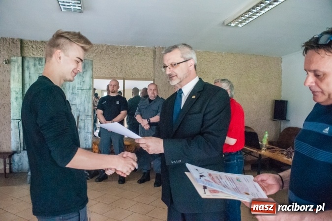 Zdjęcie w galerii na portalu naszraciborz.pl: IX Powiatowe Zawody Strzeleckie uczniów szkół ponadgimnazjalnych za nami. Uczniowie CKZiU nr 2 najlepsi wiadomości z regionu
