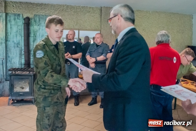 Zdjęcie w galerii na portalu naszraciborz.pl: IX Powiatowe Zawody Strzeleckie uczniów szkół ponadgimnazjalnych za nami. Uczniowie CKZiU nr 2 najlepsi wiadomości z regionu