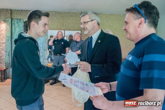 Zdjęcie w galerii na portalu naszraciborz.pl: IX Powiatowe Zawody Strzeleckie uczniów szkół ponadgimnazjalnych za nami. Uczniowie CKZiU nr 2 najlepsi wiadomości z regionu