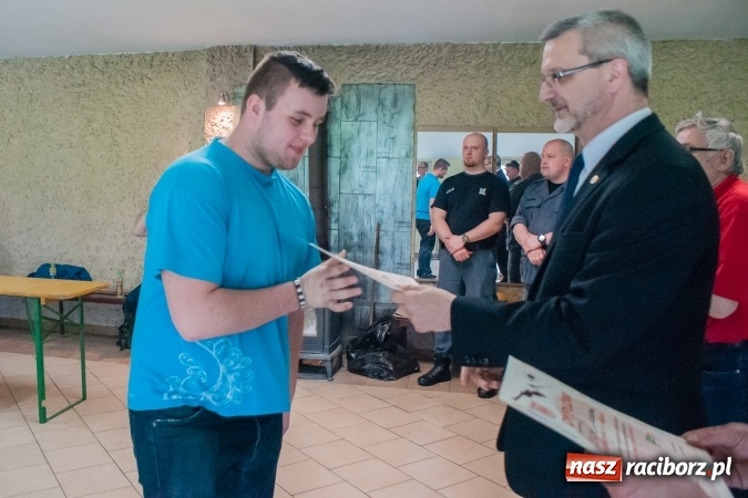 Zdjęcie w galerii na portalu naszraciborz.pl: IX Powiatowe Zawody Strzeleckie uczniów szkół ponadgimnazjalnych za nami. Uczniowie CKZiU nr 2 najlepsi wiadomości z regionu