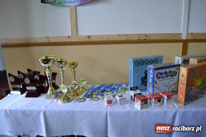 Zdjęcie w galerii na portalu naszraciborz.pl: MOW w Rudach z tytułem Mistrza Polski w V Ogólnopolskich Mistrzostwach MOW w Grach Logicznych - Abalone i Kostka Rubika  wiadomości z regionu