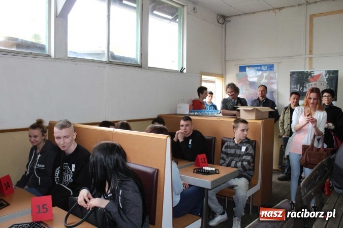 Zdjęcie w galerii na portalu naszraciborz.pl: MOW w Rudach z tytułem Mistrza Polski w V Ogólnopolskich Mistrzostwach MOW w Grach Logicznych - Abalone i Kostka Rubika  wiadomości z regionu