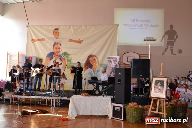 Zdjęcie w galerii na portalu naszraciborz.pl: VII Festiwal Pozytywnych Wartości w Bieńkowicach  wiadomości z regionu