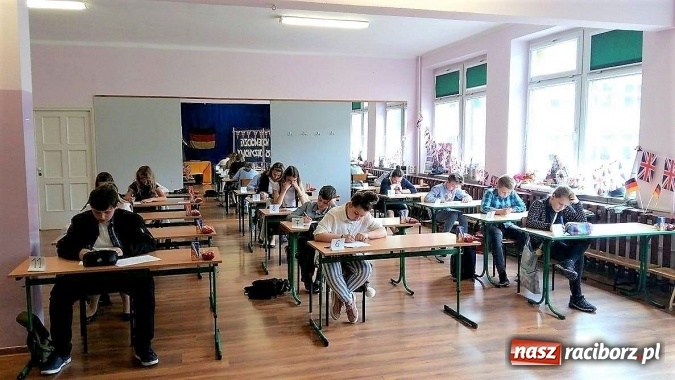 Zdjęcie w galerii na portalu naszraciborz.pl: Wojewódzkie konkursy językowe Der Globus i The Globe w Szkole Podstawowej nr 18 wiadomości z regionu