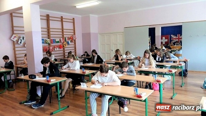 Zdjęcie w galerii na portalu naszraciborz.pl: Wojewódzkie konkursy językowe Der Globus i The Globe w Szkole Podstawowej nr 18 wiadomości z regionu