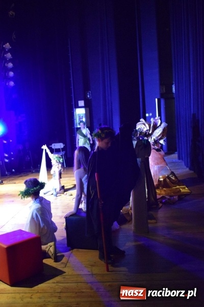 Zdjęcie w galerii na portalu naszraciborz.pl: Czwarta ściana zdominowała przegląd teatrów w Kuźni Raciborskiej  wiadomości z regionu