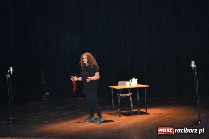 Zdjęcie w galerii na portalu naszraciborz.pl: Czwarta ściana zdominowała przegląd teatrów w Kuźni Raciborskiej  wiadomości z regionu