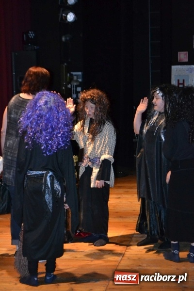 Zdjęcie w galerii na portalu naszraciborz.pl: Czwarta ściana zdominowała przegląd teatrów w Kuźni Raciborskiej  wiadomości z regionu