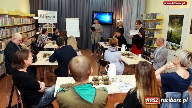 Zdjęcie w galerii na portalu naszraciborz.pl: Rozwijamy skrzydła Polski lokalnej – w bibliotece odbyła się debata lokalna wiadomości z regionu