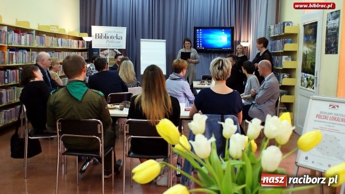 Zdjęcie w galerii na portalu naszraciborz.pl: Rozwijamy skrzydła Polski lokalnej – w bibliotece odbyła się debata lokalna wiadomości z regionu