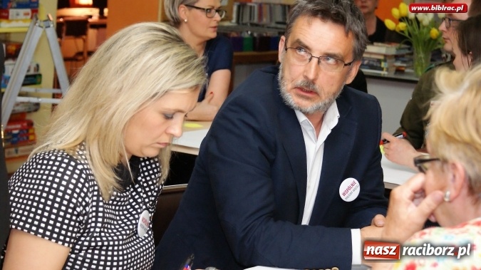 Zdjęcie w galerii na portalu naszraciborz.pl: Rozwijamy skrzydła Polski lokalnej – w bibliotece odbyła się debata lokalna wiadomości z regionu
