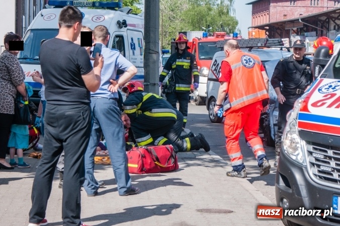 Zdjęcie w galerii na portalu naszraciborz.pl: Scania uderzyła w forda mondeo na Kolejowej. Cztery osoby odwieziono do szpitala wiadomości z regionu