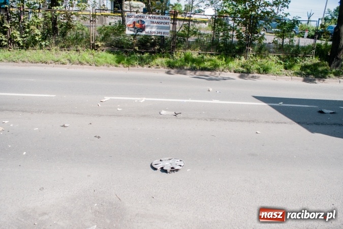 Zdjęcie w galerii na portalu naszraciborz.pl: Scania uderzyła w forda mondeo na Kolejowej. Cztery osoby odwieziono do szpitala wiadomości z regionu