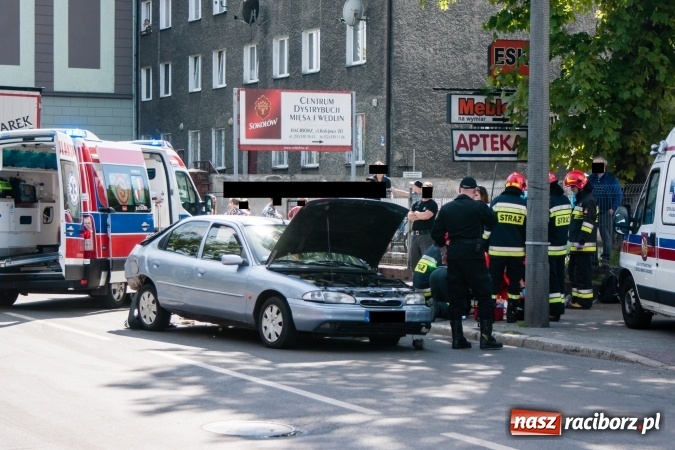 Zdjęcie w galerii na portalu naszraciborz.pl: Scania uderzyła w forda mondeo na Kolejowej. Cztery osoby odwieziono do szpitala wiadomości z regionu
