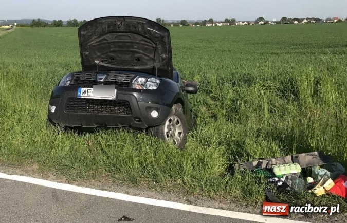 Zdjęcie w galerii na portalu naszraciborz.pl: Zderzenie dacii duster i toyoty yaris na drodze Krzyżanowice - Owsiszcze  wiadomości z regionu