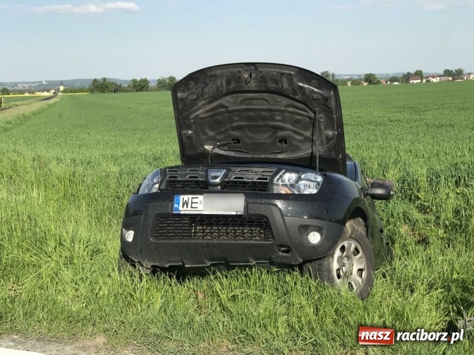 Zdjęcie w galerii na portalu naszraciborz.pl: Zderzenie dacii duster i toyoty yaris na drodze Krzyżanowice - Owsiszcze  wiadomości z regionu