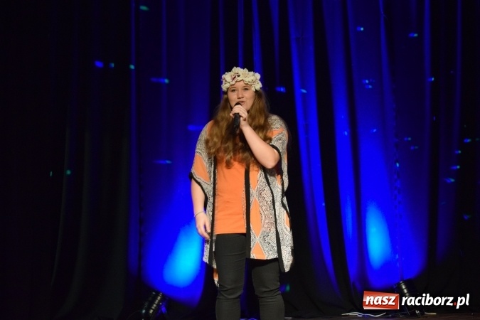 Zdjęcie w galerii na portalu naszraciborz.pl: Powiatowy Festiwal Twórczości Artystycznej - konkurs piosenki  wiadomości z regionu
