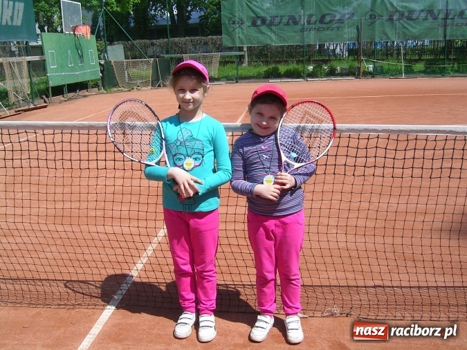 Zdjęcie w galerii na portalu naszraciborz.pl: Siostry Pielczyk zostały pasowane na tenisistki wiadomości z regionu