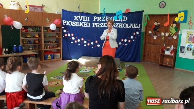 Zdjęcie w galerii na portalu naszraciborz.pl: Jestem Polką i Polakiem..., czyli XVIII Przegląd Piosenki Przedszkolnej wiadomości z regionu