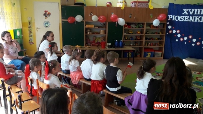 Zdjęcie w galerii na portalu naszraciborz.pl: Jestem Polką i Polakiem..., czyli XVIII Przegląd Piosenki Przedszkolnej wiadomości z regionu