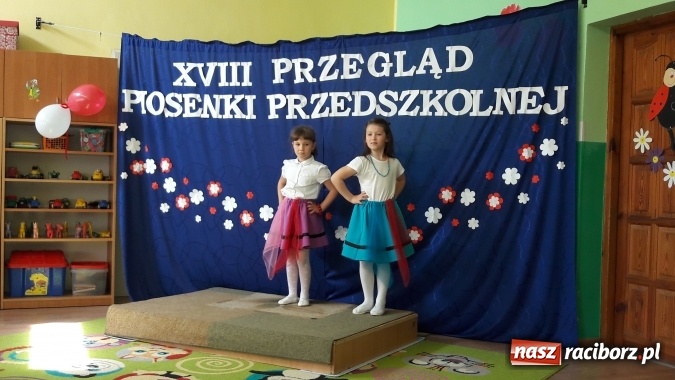 Zdjęcie w galerii na portalu naszraciborz.pl: Jestem Polką i Polakiem..., czyli XVIII Przegląd Piosenki Przedszkolnej wiadomości z regionu