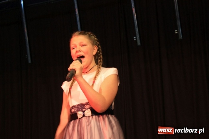 Zdjęcie w galerii na portalu naszraciborz.pl: XVII Gminny Przegląd Zespołów Artystycznych w Krzanowicach  wiadomości z regionu