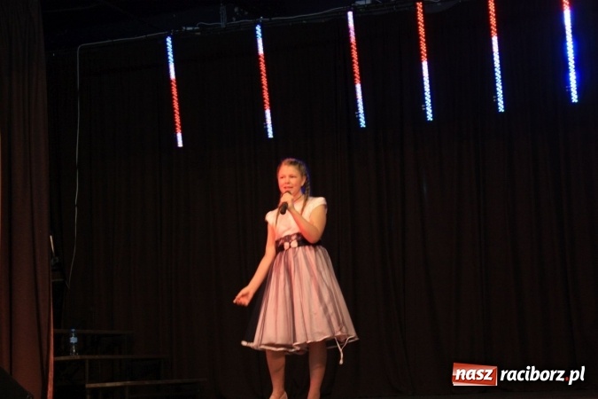 Zdjęcie w galerii na portalu naszraciborz.pl: XVII Gminny Przegląd Zespołów Artystycznych w Krzanowicach  wiadomości z regionu