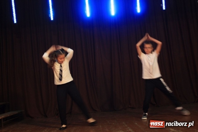 Zdjęcie w galerii na portalu naszraciborz.pl: XVII Gminny Przegląd Zespołów Artystycznych w Krzanowicach  wiadomości z regionu