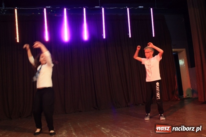 Zdjęcie w galerii na portalu naszraciborz.pl: XVII Gminny Przegląd Zespołów Artystycznych w Krzanowicach  wiadomości z regionu