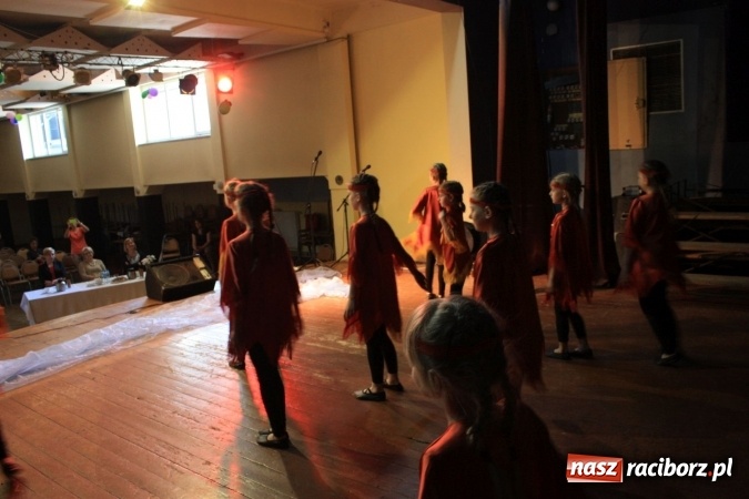 Zdjęcie w galerii na portalu naszraciborz.pl: XVII Gminny Przegląd Zespołów Artystycznych w Krzanowicach  wiadomości z regionu