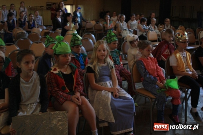 Zdjęcie w galerii na portalu naszraciborz.pl: XVII Gminny Przegląd Zespołów Artystycznych w Krzanowicach  wiadomości z regionu