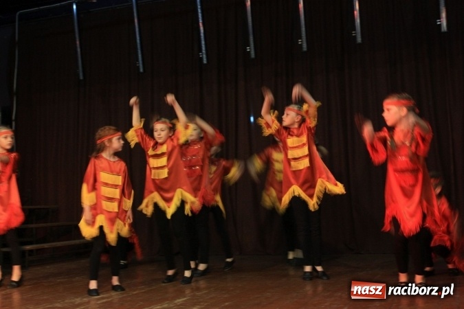 Zdjęcie w galerii na portalu naszraciborz.pl: XVII Gminny Przegląd Zespołów Artystycznych w Krzanowicach  wiadomości z regionu