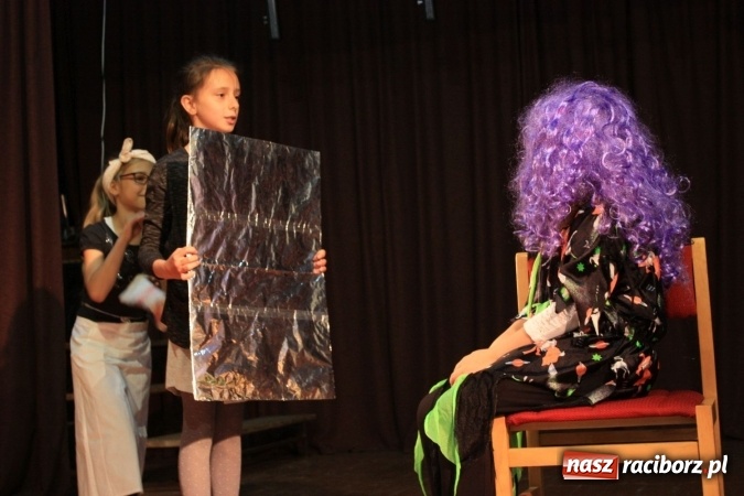 Zdjęcie w galerii na portalu naszraciborz.pl: XVII Gminny Przegląd Zespołów Artystycznych w Krzanowicach  wiadomości z regionu