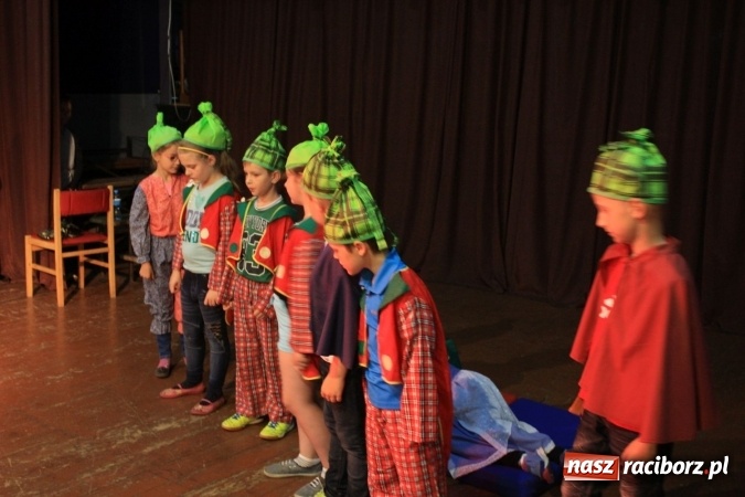 Zdjęcie w galerii na portalu naszraciborz.pl: XVII Gminny Przegląd Zespołów Artystycznych w Krzanowicach  wiadomości z regionu