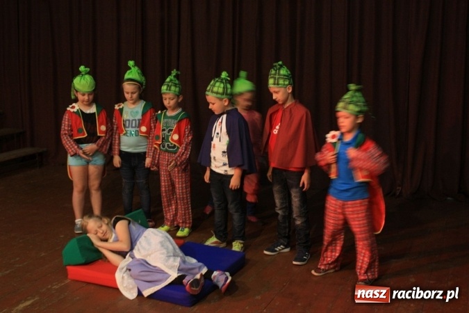 Zdjęcie w galerii na portalu naszraciborz.pl: XVII Gminny Przegląd Zespołów Artystycznych w Krzanowicach  wiadomości z regionu